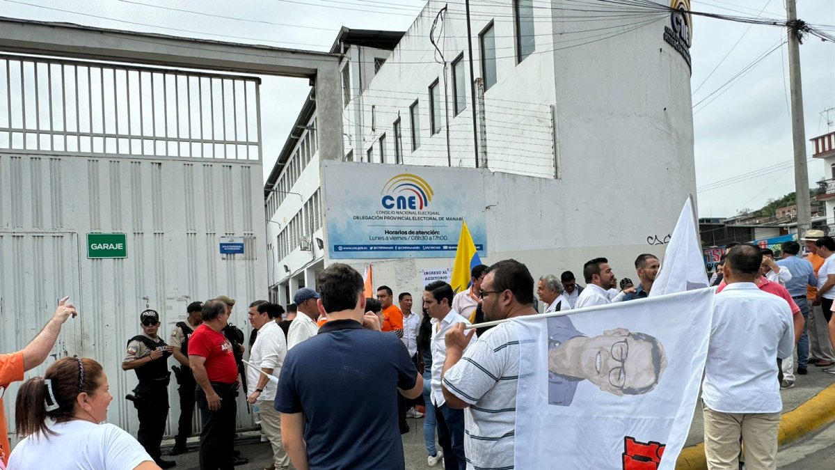 La Izquierda Democrática cumple sus primarias en Manabí con Carlos Rabascall y Alejandra Rivas como binomio