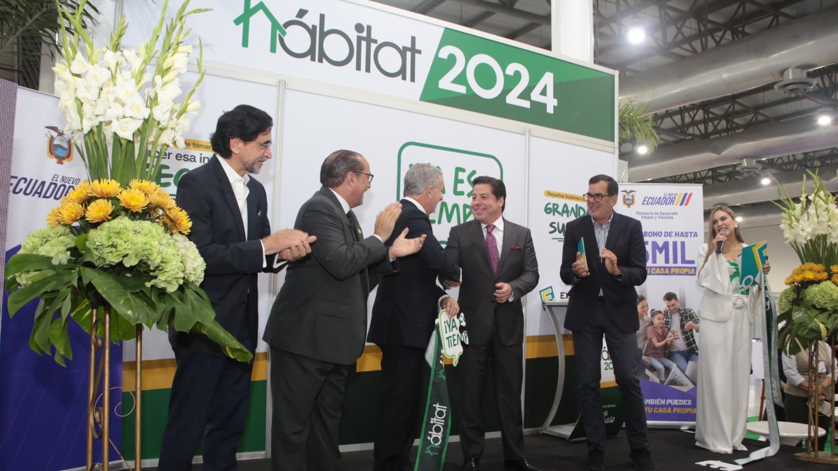 La feria Hábitat se inauguró la noche de este jueves. Atenderá al público hasta el domingo, 18 de agosto.