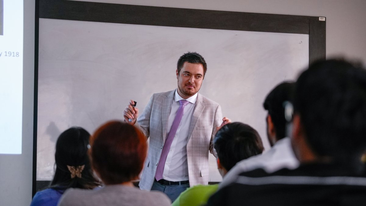 Thomas Len brindó una charla sobre sus trabajos.