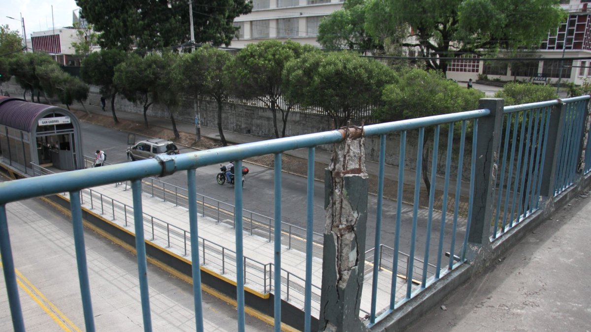 El puente Universidad Central será uno de los que se derroquen.