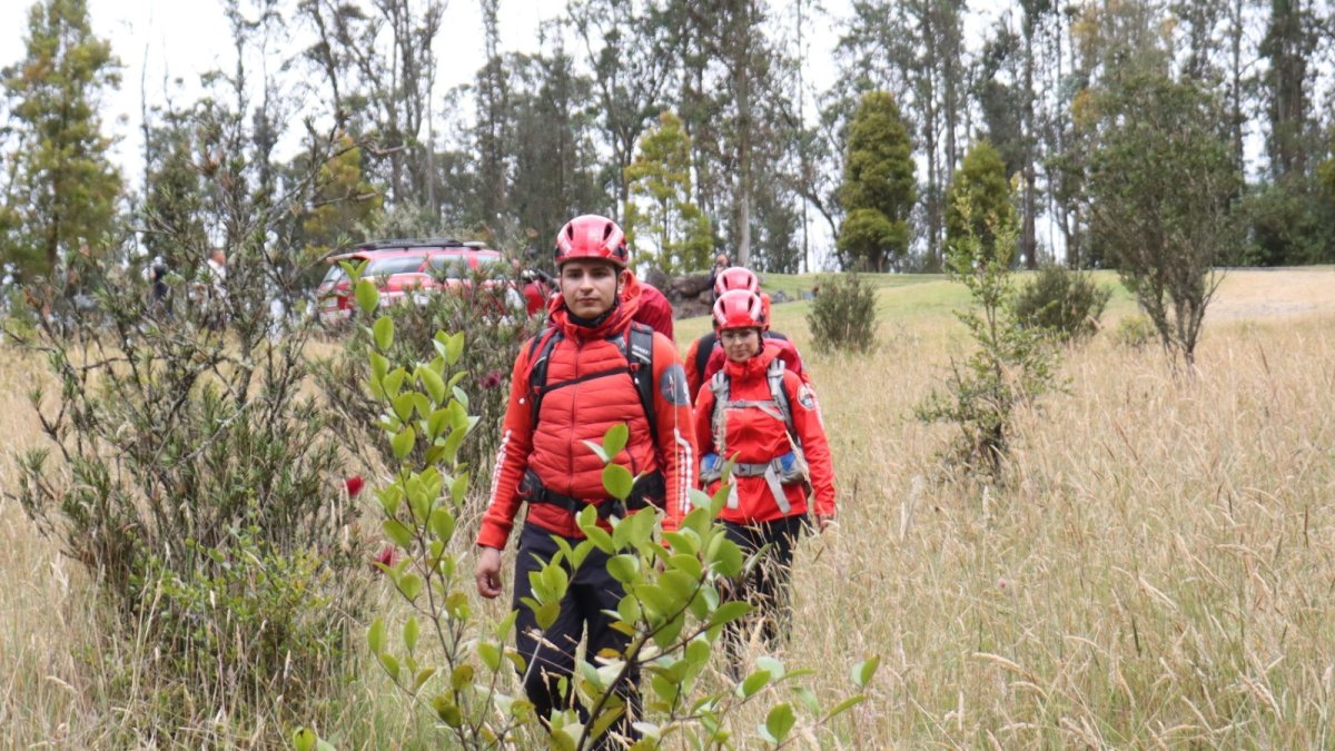 Diecisiete especialistas trabajan en la unidad de rescate de los bomberos. Brindan soporte las 24 horas.