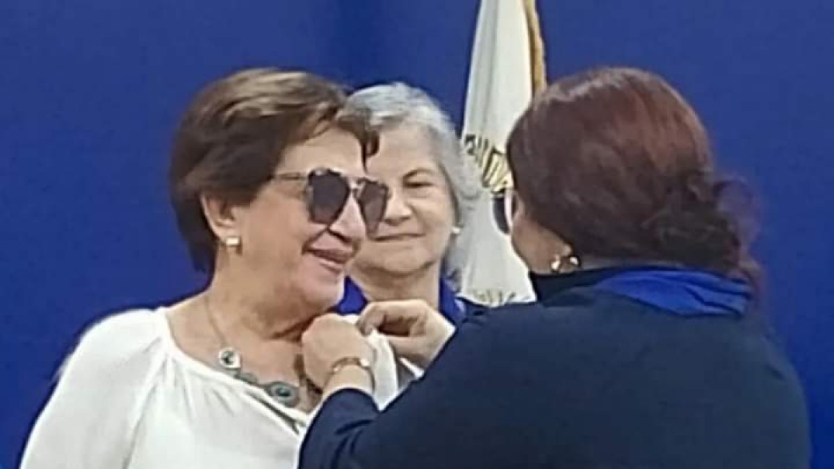 Acto. Acorvol reconoce la labor de su primera presidenta en un evento.
