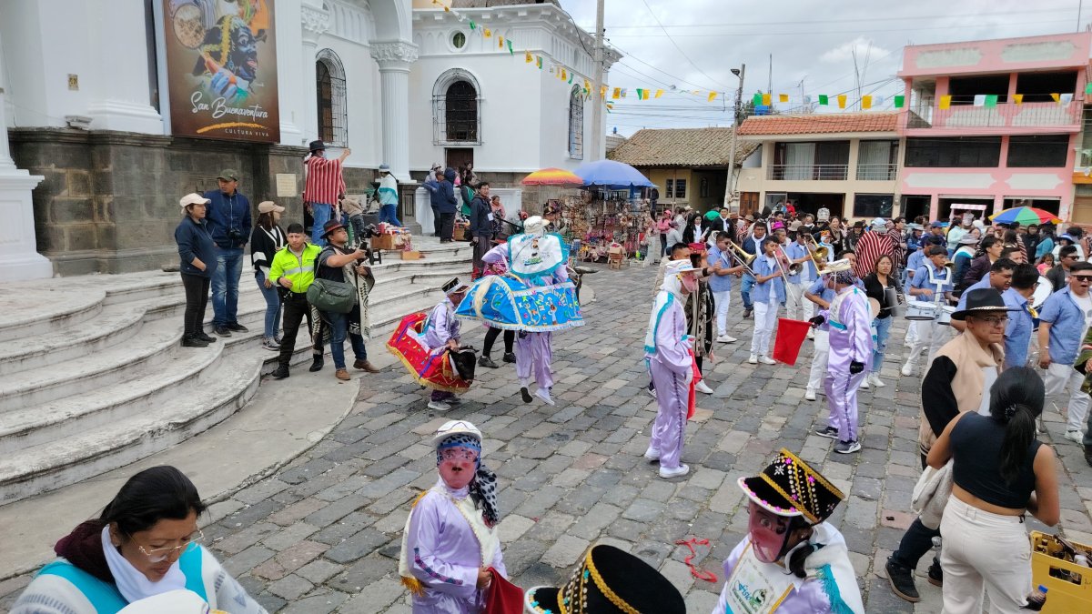 Folclore. Los bailes andinos y tradicionales completan la jornada dedicada a festejar a San Buenaventura, patrono de la parroquia de Latacunga (Cotopaxi).