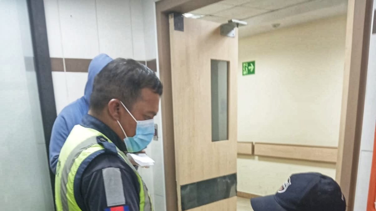 El agente de tránsito fue atropellado en la entrada a Carapungo por un taxista tras ser valorado debe guardar reposo