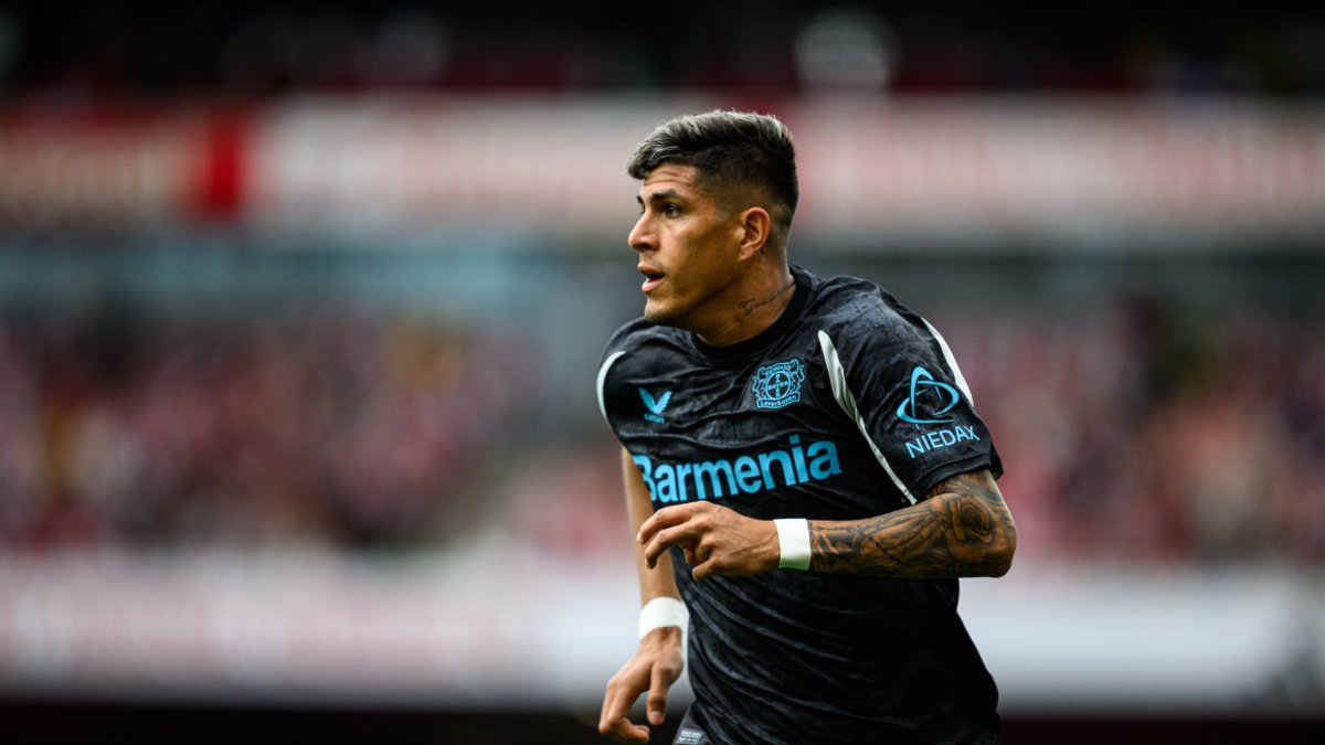 Piero Hincapié será titular en la defensa de Bayer Leverkusen.