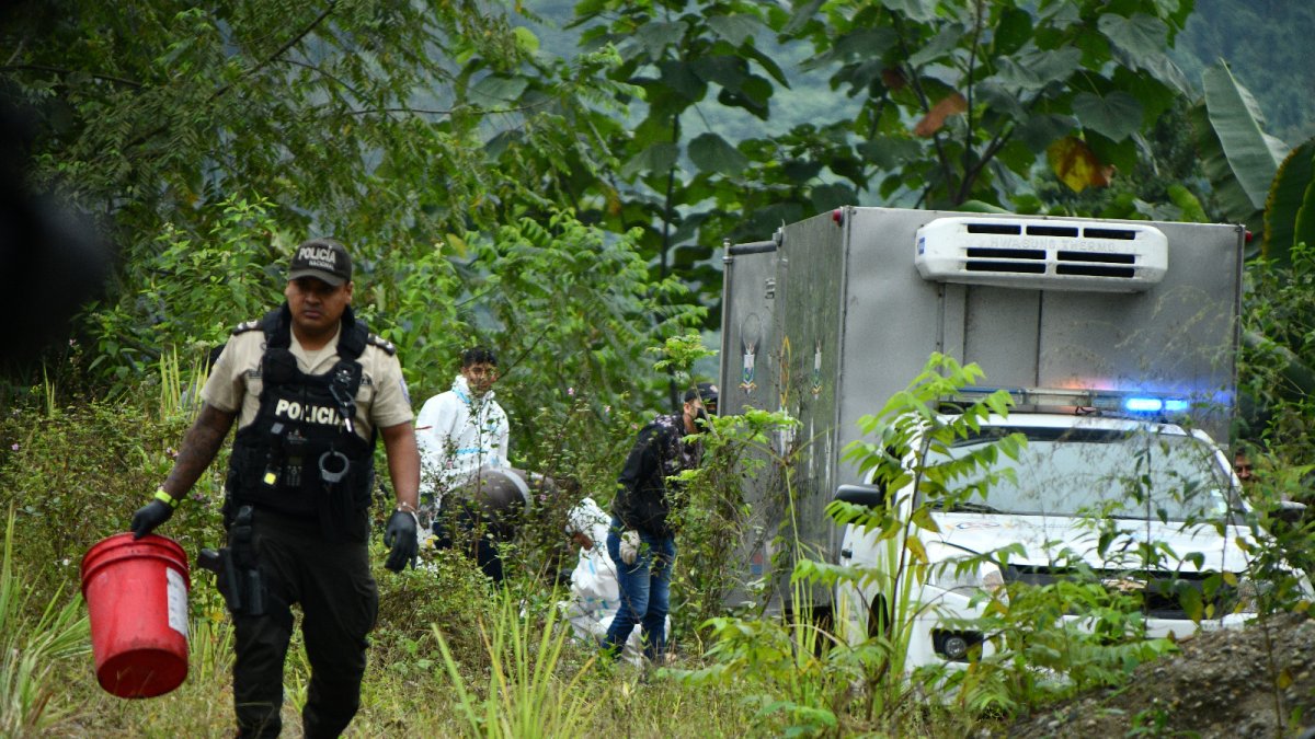 Incidente. Personal de Criminalística hizo el levantamiento de los cadáveres.