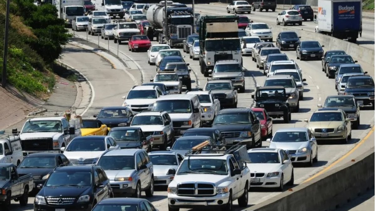 Los Ángeles, una ciudad donde los vehículos personales son norma y los atascos de tráficos hacen perder mucho tiempo.