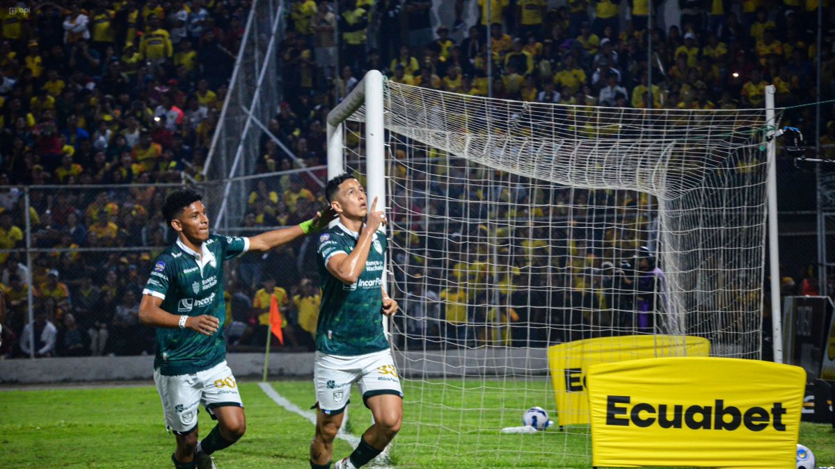 Miguel Parrales anotó dos goles en la victoria de Orense frente a Barcelona