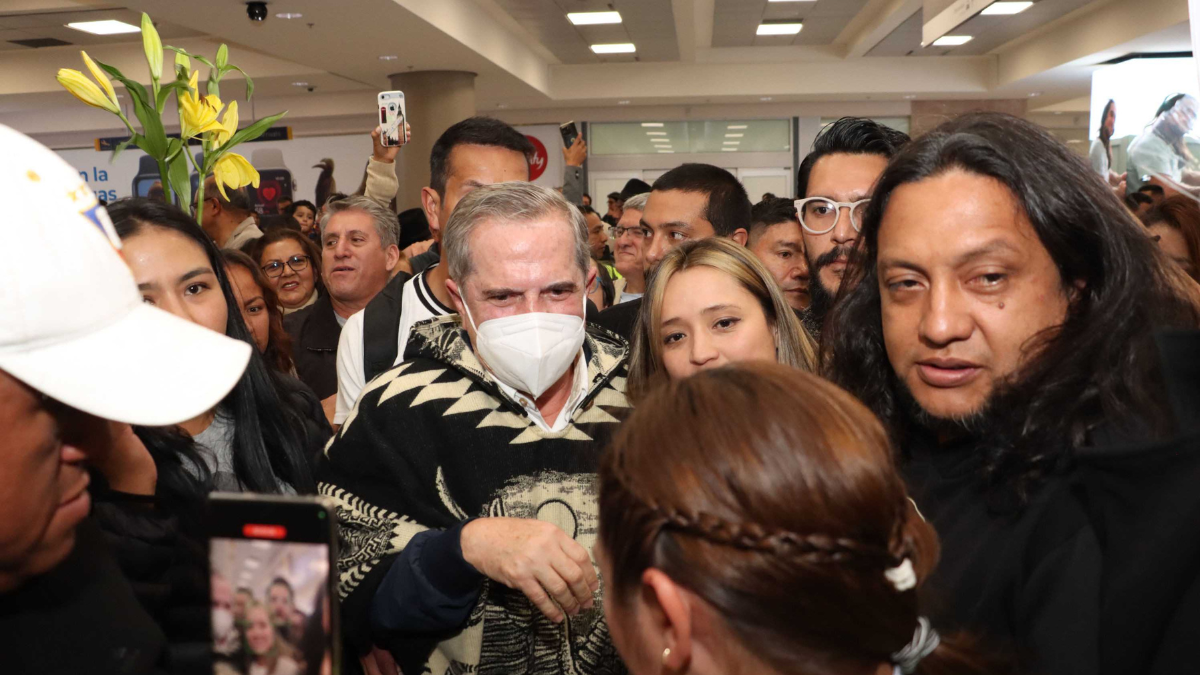 Ricardo Patiño en el aeropuerto Mariscal Sucre de Quito.
