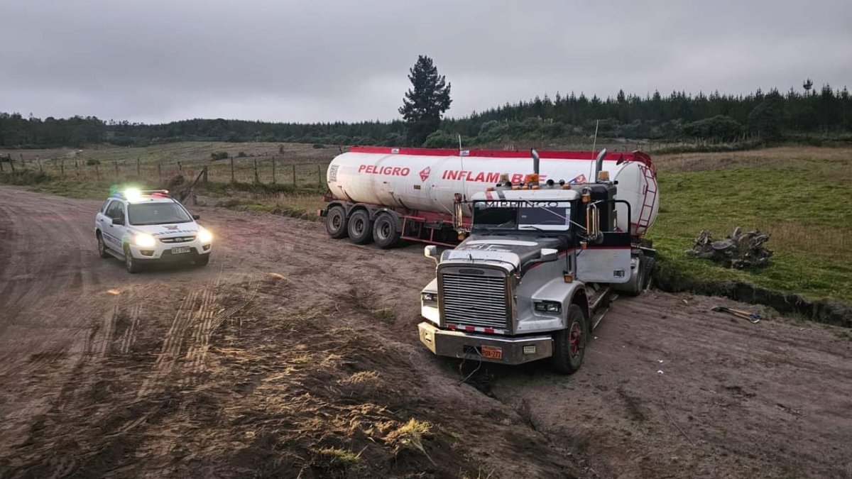Los vehículos pesados estaban abandonados en el sector.