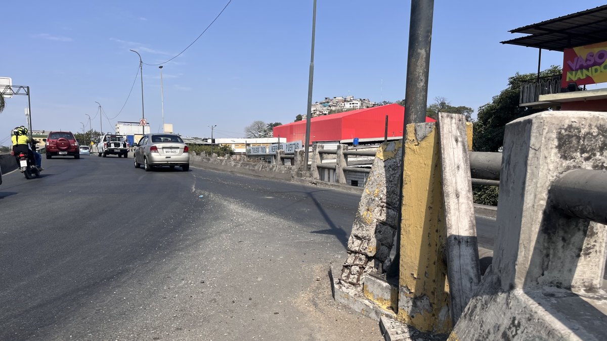 Soporte. Los elementos verticales deben ser revisados, analizados y reemplazados. Muchos ya cumplieron su función; ahora representan un peligro.