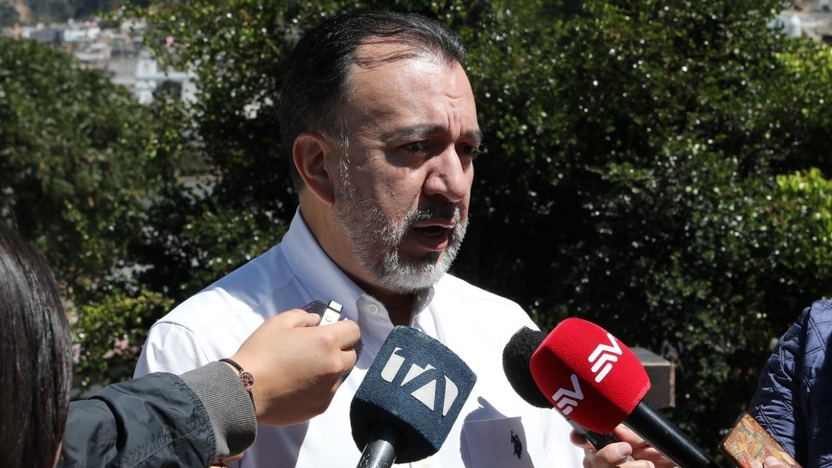 Pabel Muñoz defendió la compra de vehículos nuevos para él y los concejales. Habló de un informe de riesgos sobre su seguridad.