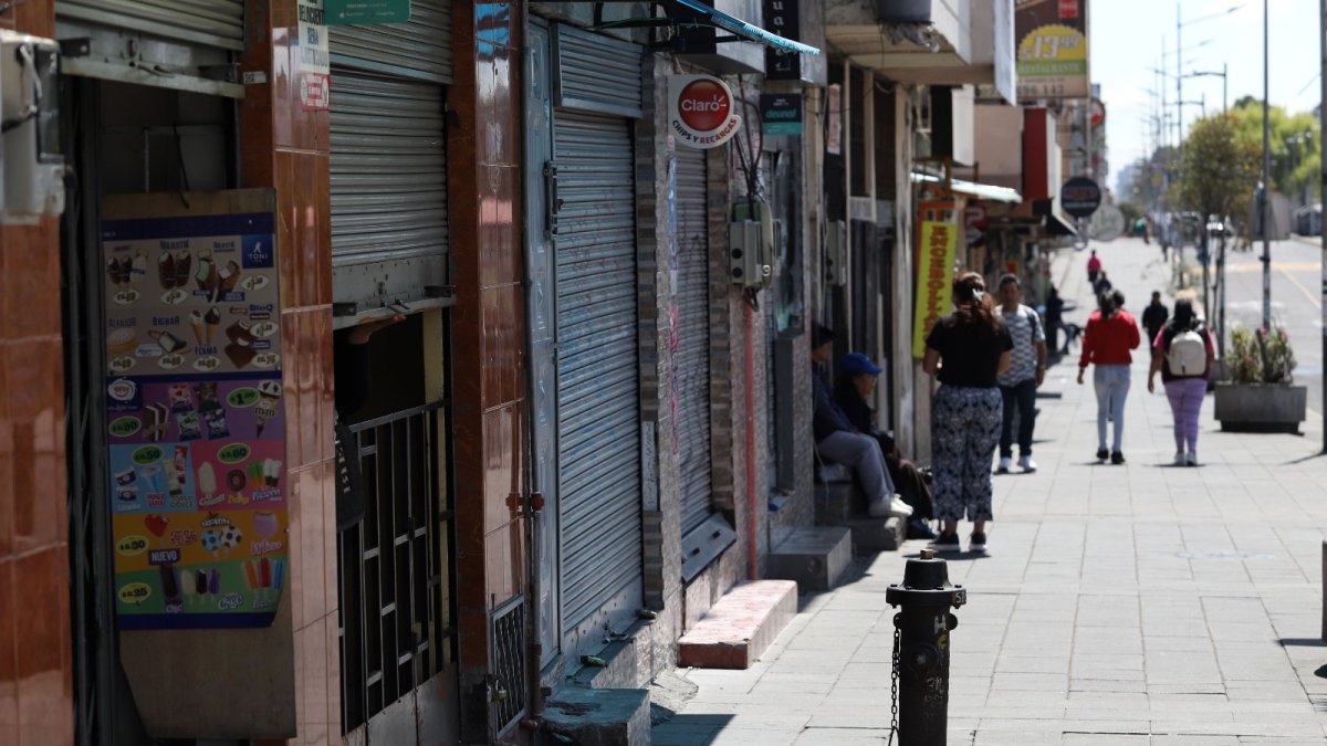 Comercio. Tras el ataque armado varios locales comerciales no abrieron sus puertas, los vecinos comentaban el hecho con temor y otros prefirieron no dar detalles.