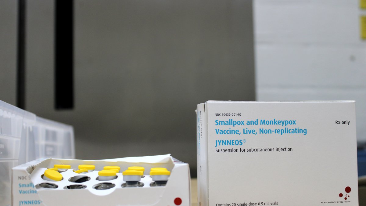 Unas cajas de vacunas contra la viruela del mono