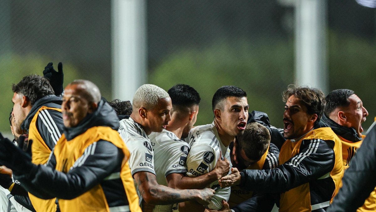 El delantero brasileño Paulinho marcó el 1-1 la semana anterior en Buenos Aires.