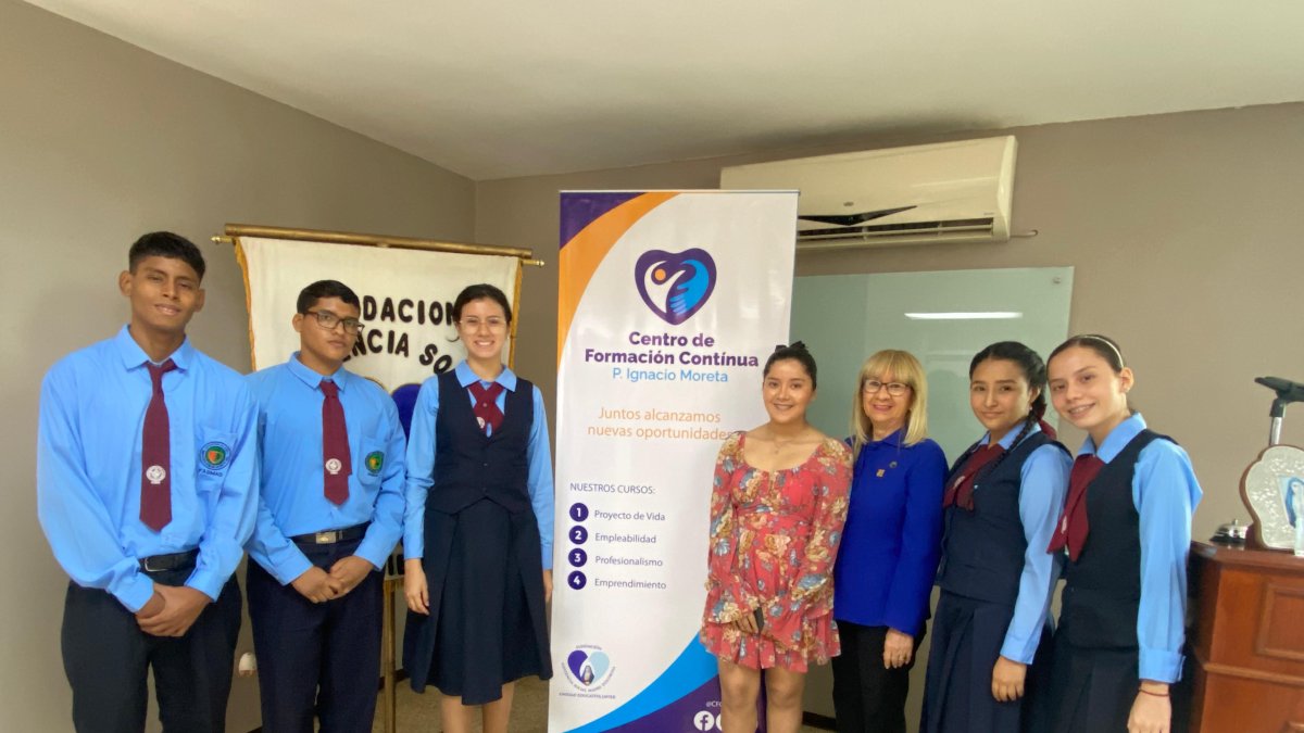 La fundación ha formado a más de 600 estudiantes en su Unidad Educativa Fiscomisional San Ignacio de Loyola.