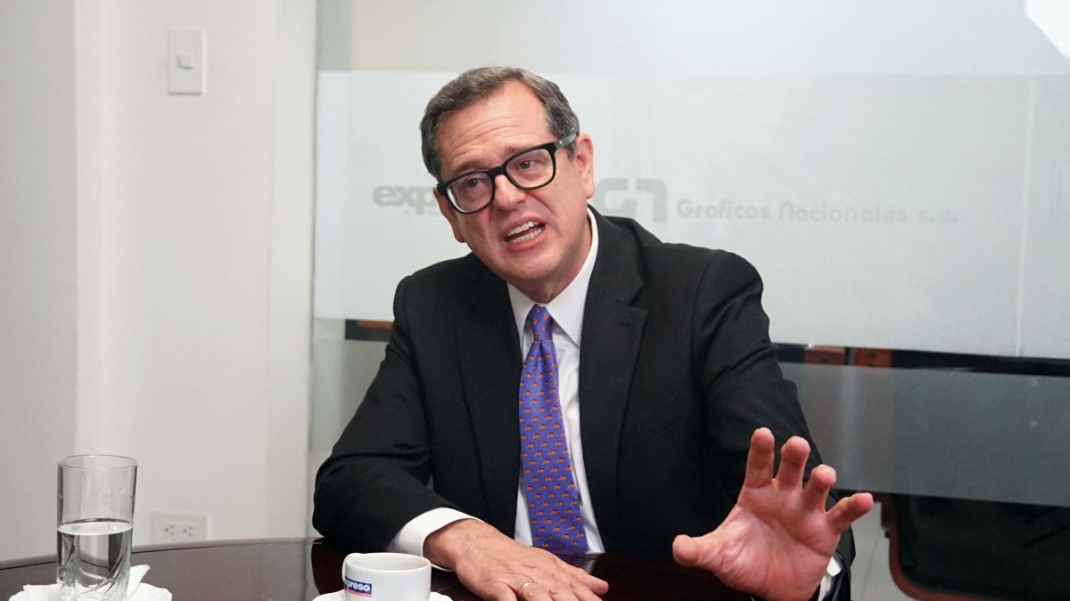 Carlos Rabascall es el precandidato presidencial de la Izquierda Democrática (ID).