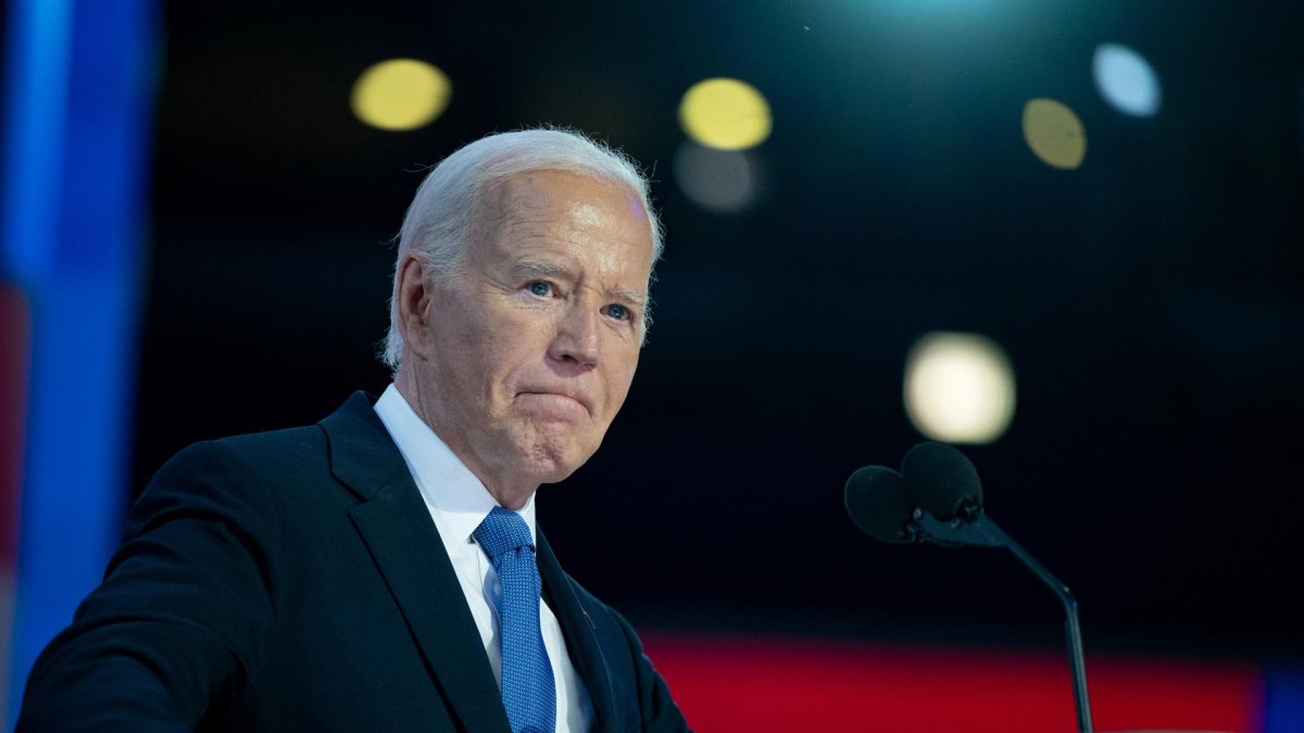 El presidente de los Estados Unidos, Joe Biden, pronuncia un discurso en la Convención Nacional Demócrata de 2024 en Chicago, Illinois, EE. UU., el 19 de agosto de 2024.