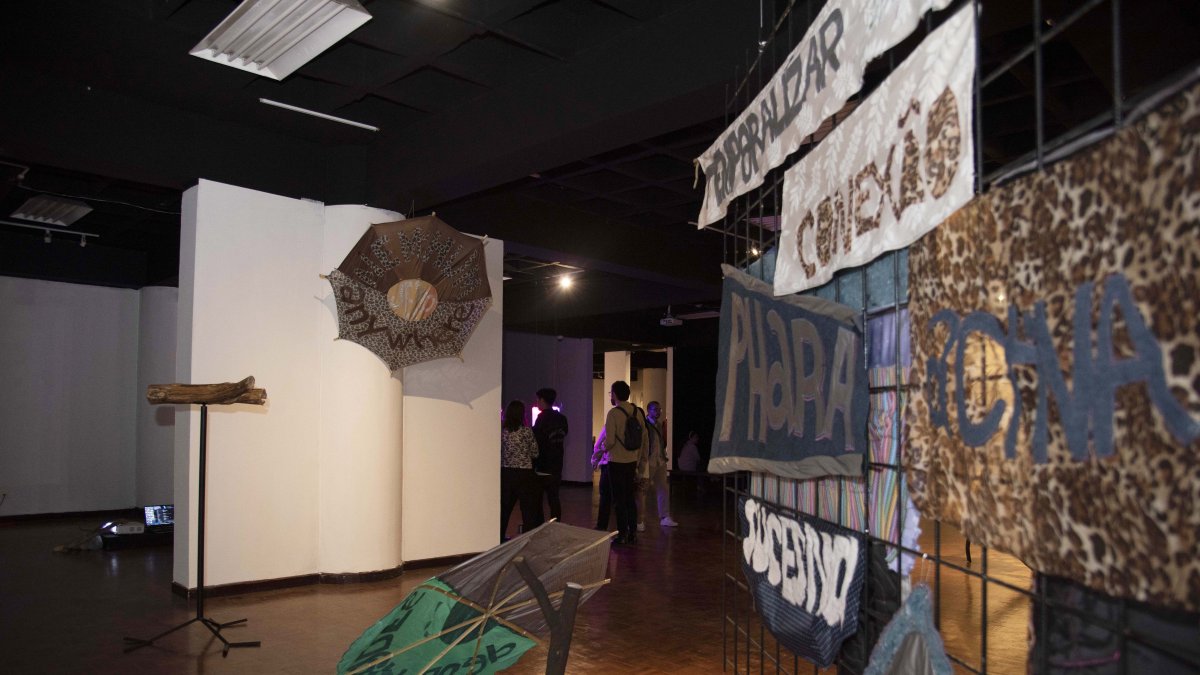 La exposición Geacronías se inauguró en el Centro Cultural de la PUCE, en Quito.