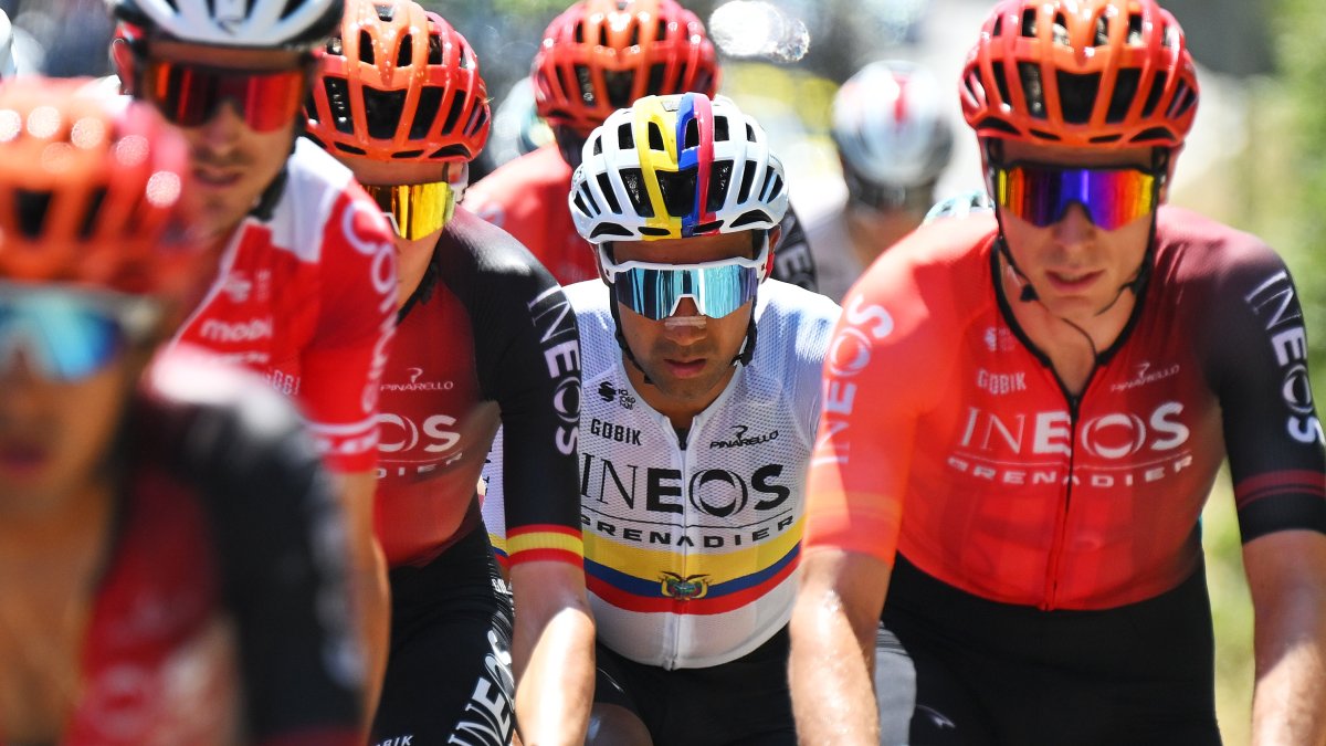 Jhonatan Narváez (c) fue parte del esprint final de la quinta etapa de la Vuelta a España.