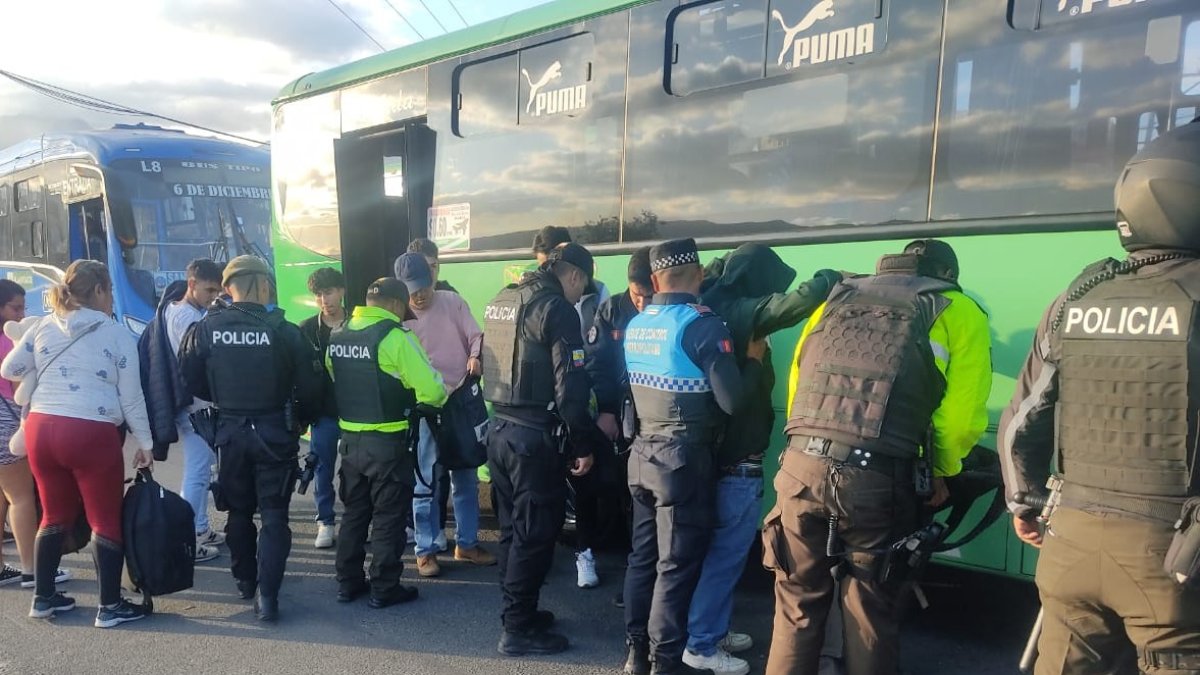 Durante el operativo realizado entre personal del  Cuerpo de Agentes de Control Metropolitano y Policía se encontraron novedades