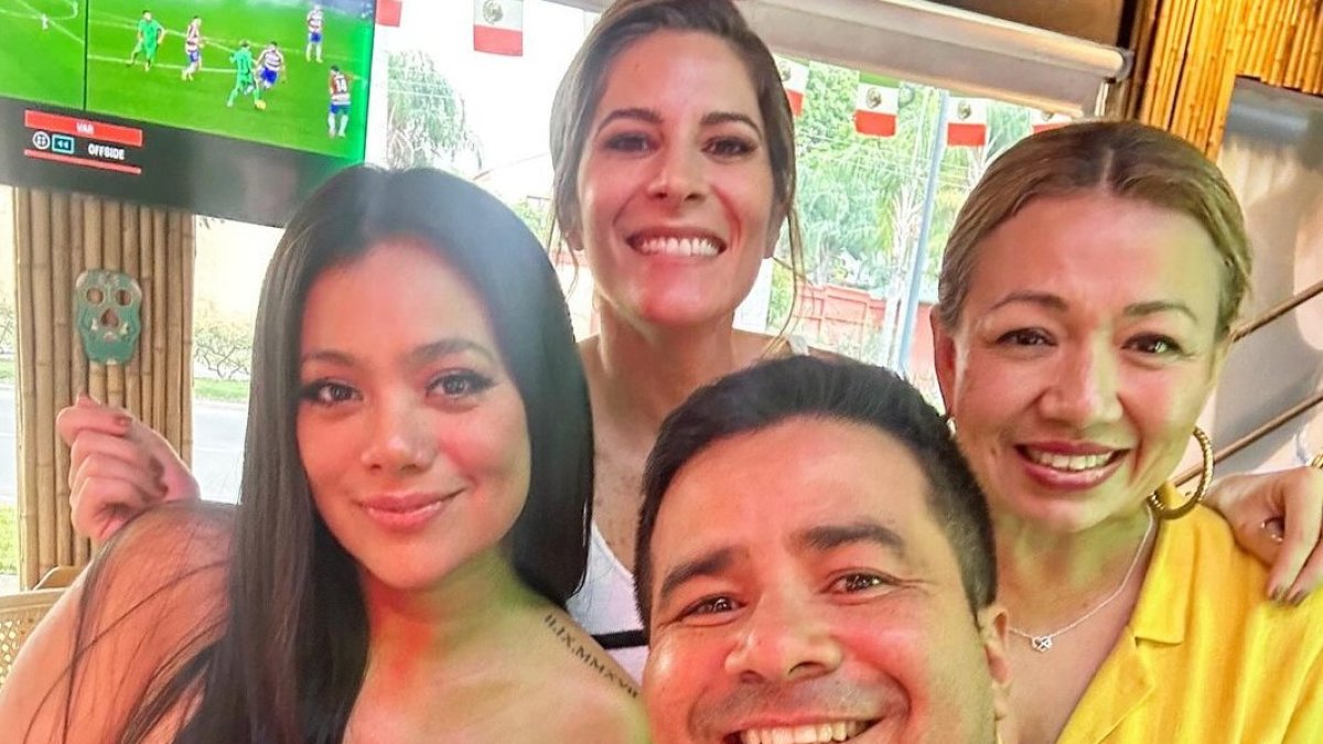 Betty Mata con Dora West, Gaby Díaz y Henry Bustamante.