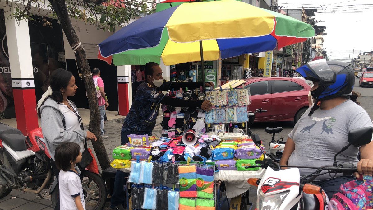 La venta de mascarillas se triplicó desde el martes.