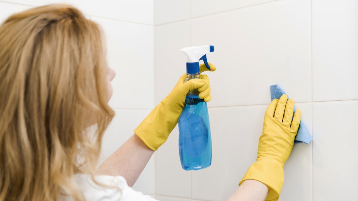 Aprende a limpiar tu baño de manera rápida y eficiente con estos sencillos pasos