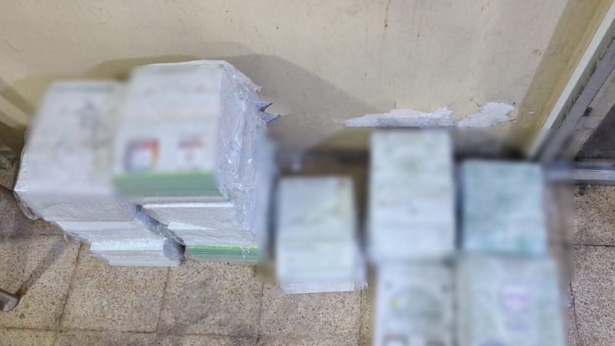 La Policía Nacional detuvo al administrador del establecimiento al que le han presentado cargos por falsificación de documentos.