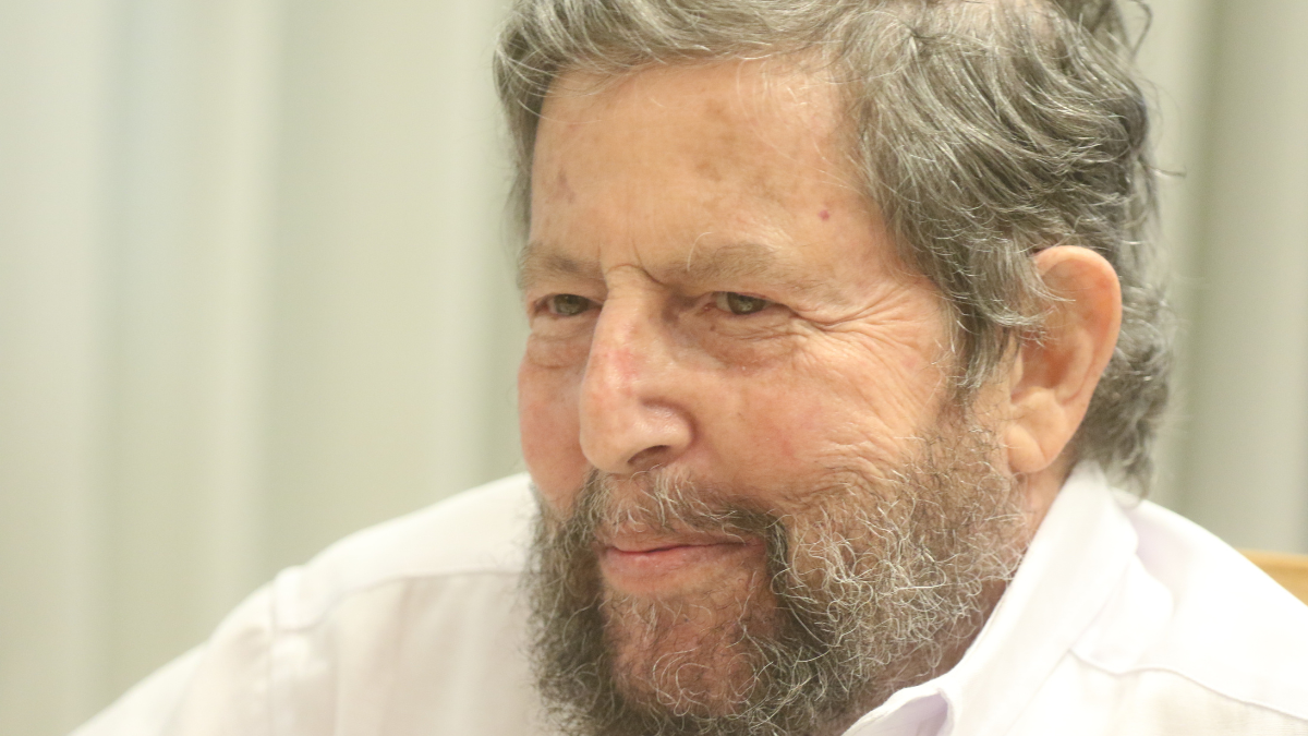 Johnny Czarninski nació el 1 de octubre de 1947.