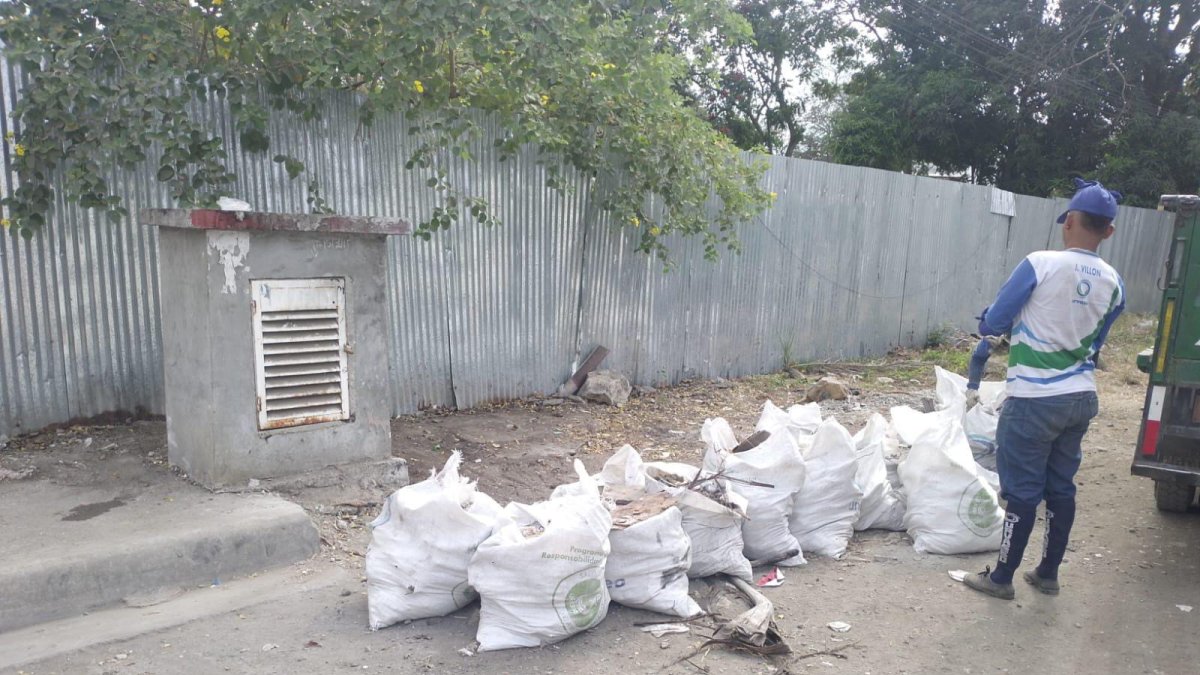 Trabajadores municipales realizaron este operativo en tres sectores.