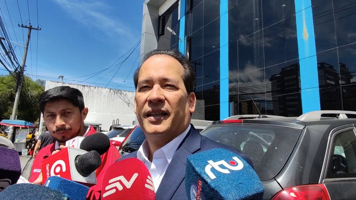 Acudirá al CNE a aceptar su precandidatura presidencial la próxima semana.