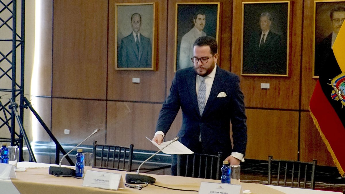 El secretario general de la Asamblea Nacional, Alejandro Muñoz, alegó que existe jurisprudencia de la Corte Constitucional en contra del recurso de la legisladora Inés Alarcón.