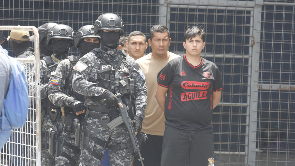 Siete personas son acusadas de secuestrar a una familia; hay tres servidores policiales