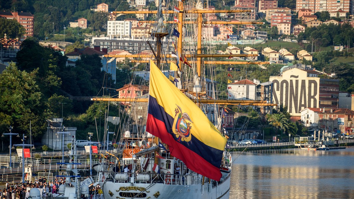 El Buque Escuela 'Besgua' de la Armada de Ecuador ha llegado este viernes en Bilbao, donde fue construido hace 47 años.
