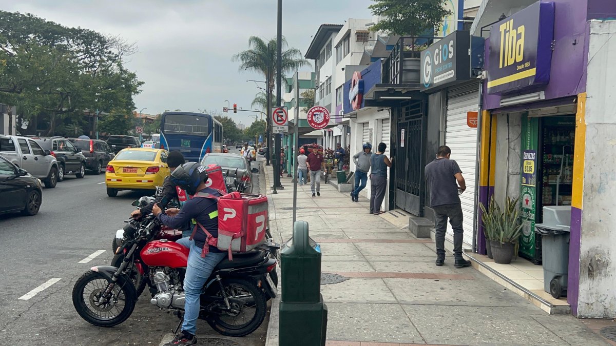 En la zona comercial de Urdesa fue asesinada una persona la noche del pasado 22 de agosto.
