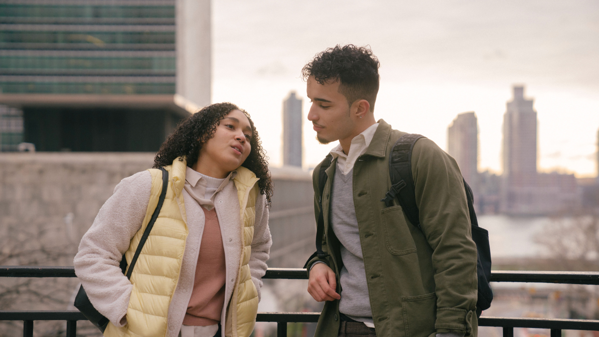 Explora los términos románticos y frases que la Generación Z usa en sus relaciones. Un glosario esencial para entender cómo se comunican en el amor.