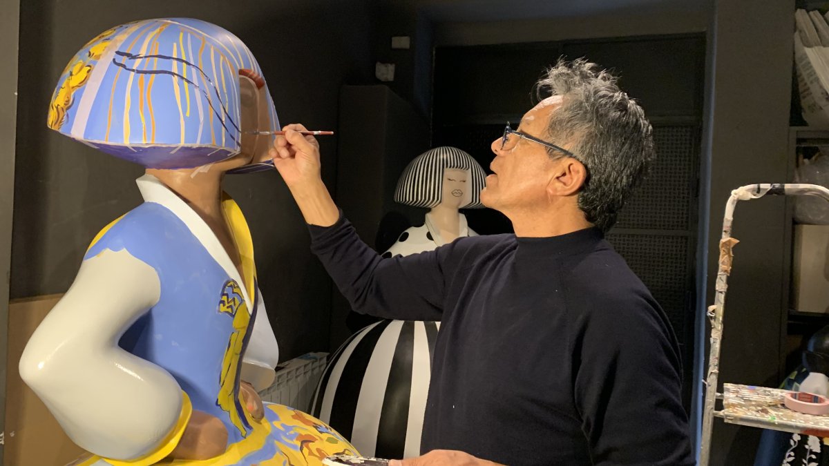 El pintor ecutoriano Miguel Betancourt intervino la efigie de la infanta Margarita para la muestra 'Meninas Madrid Gallery'