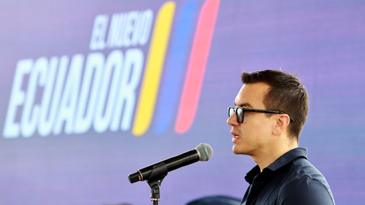 Daniel Noboa en la entrega de una obra en La Libertad.