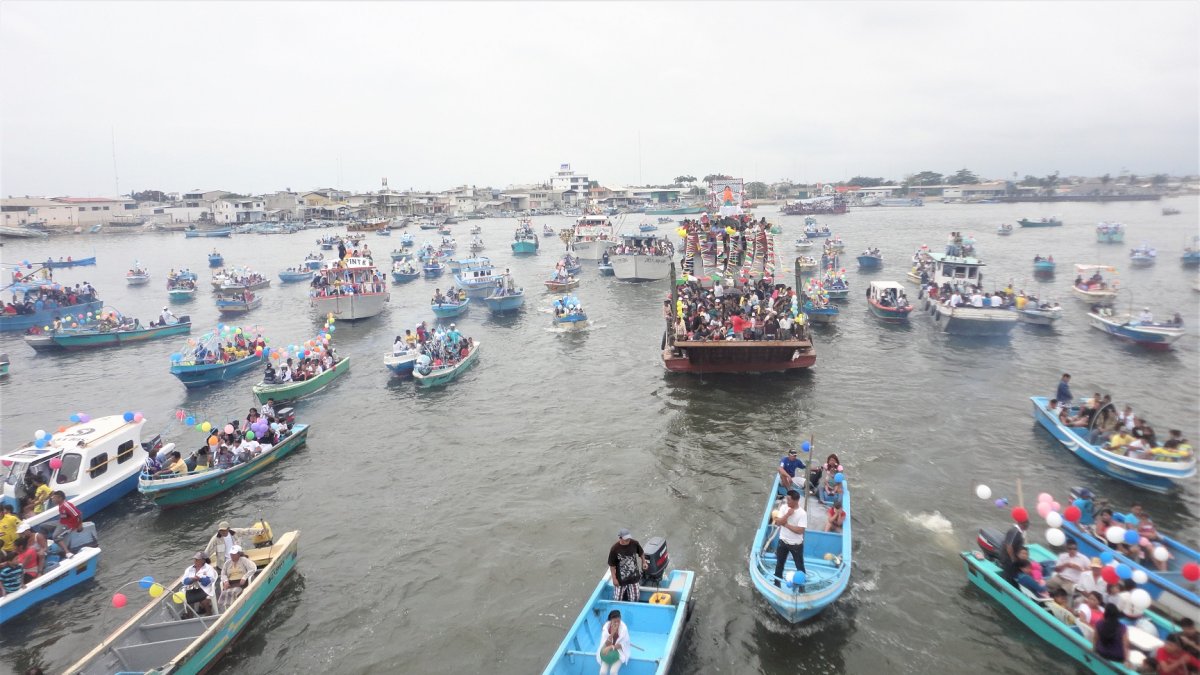 Nueva edición. Este año se volvió a realizar la procesión náutica, en la que los feligreses pidieron que ya paren las matanzas en El Oro.