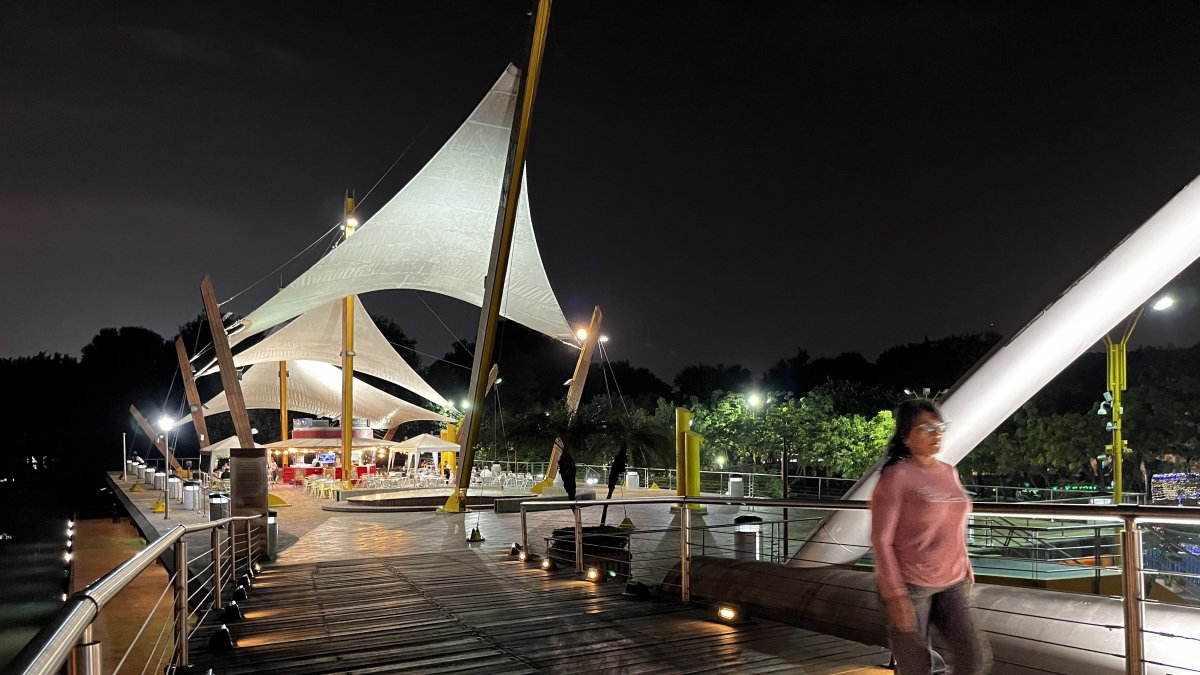 En el Malecón del Salado hay locales comerciales y se inauguró una cancha de skatepark.