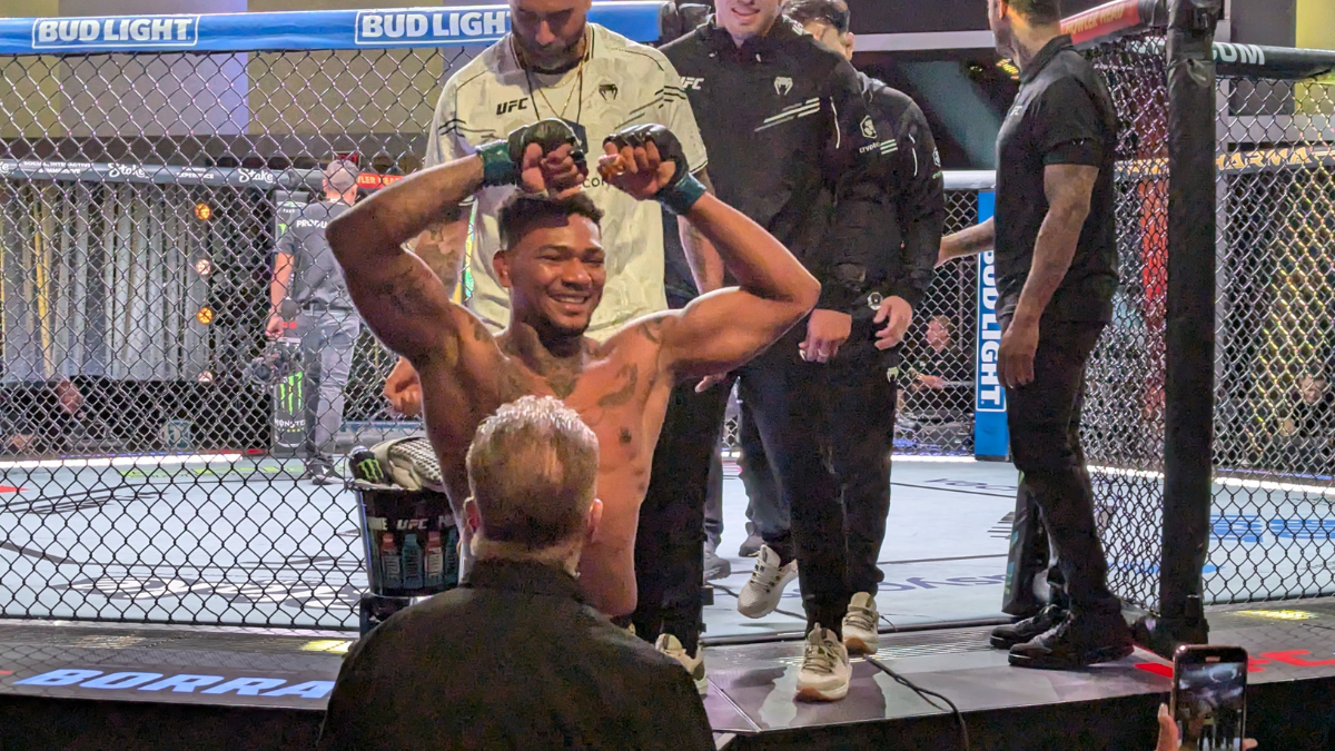 Michael Morales se llevó la victoria en el primer asalto.