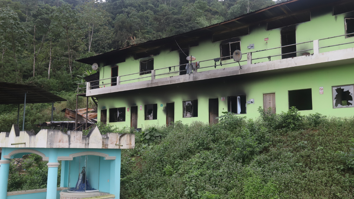 Camilo Ponce Enríquez luce como escenario de guerra.