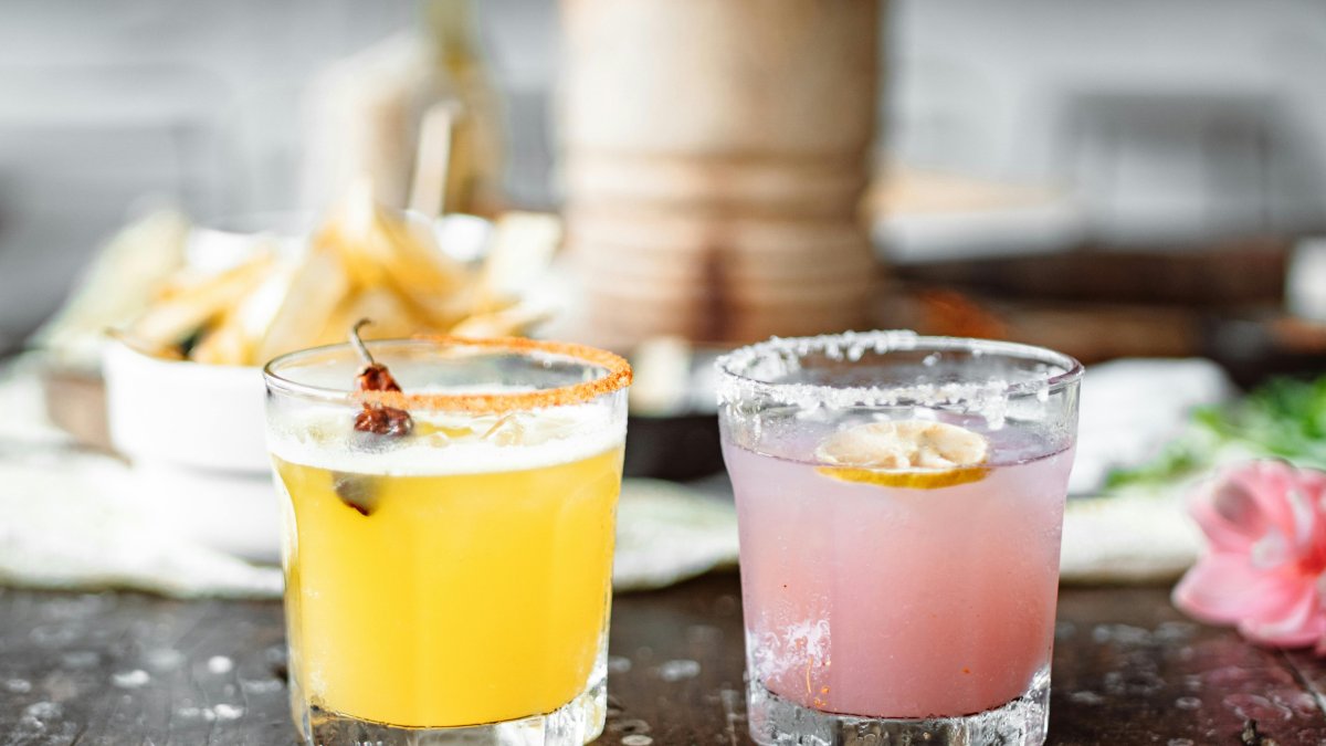 Descubre qué cócteles evitar antes de cenar para mantener tus papilas gustativas en óptimas condiciones
