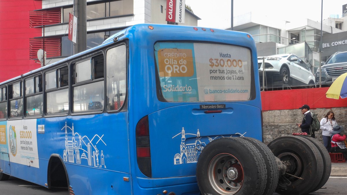 En 2022, la llanta de un bus que cubría la ruta El Ejido-Carcelén Bajo se desprendió.