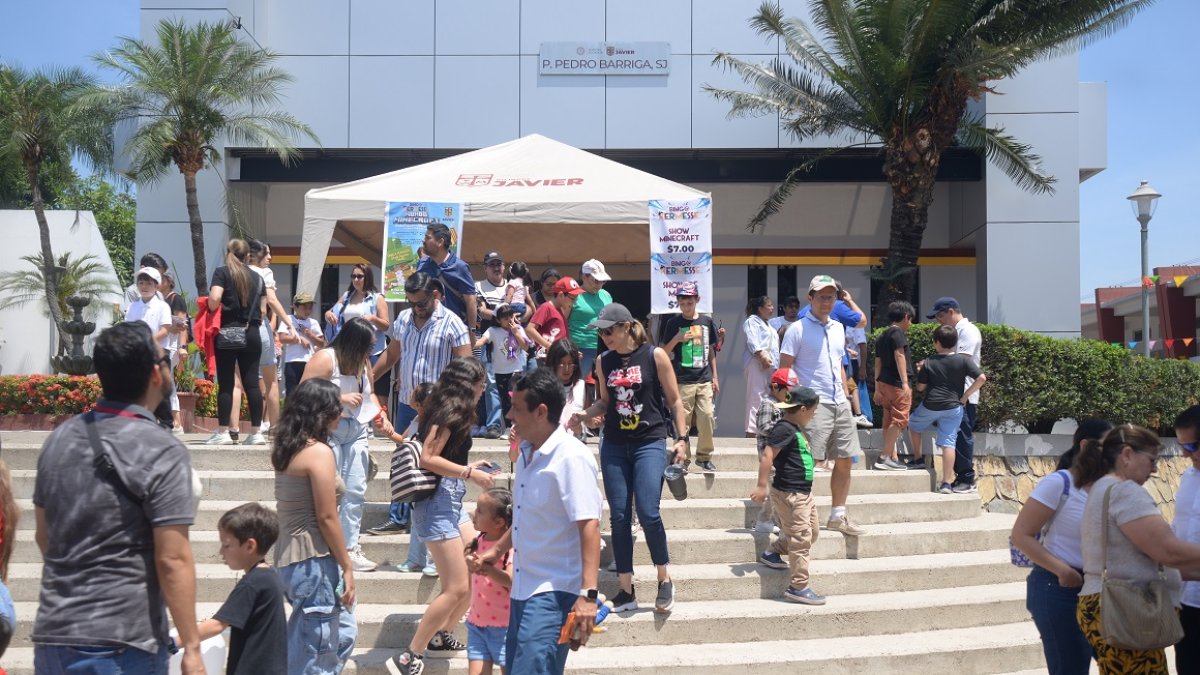 Actividad. Estudiantes del colegio Javier y sus padres acudieron al evento, este domingo 24 de agosto.
