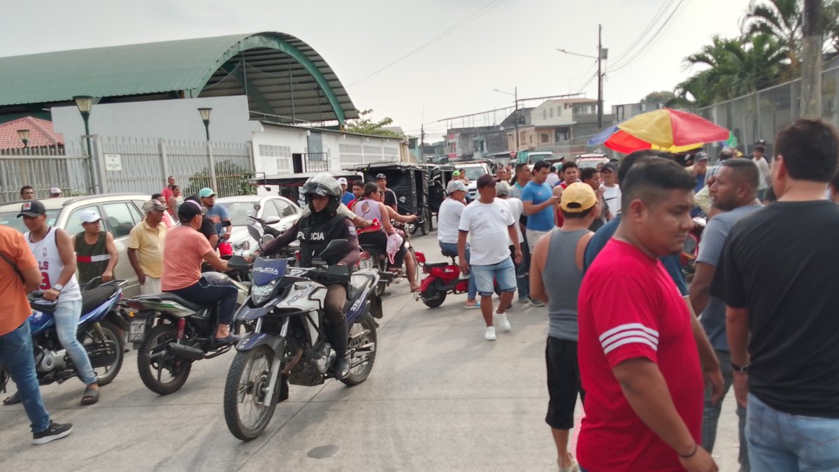 En Samborondón, la Policía recorre la zona donde se registró el asesinato del empleado municipal.