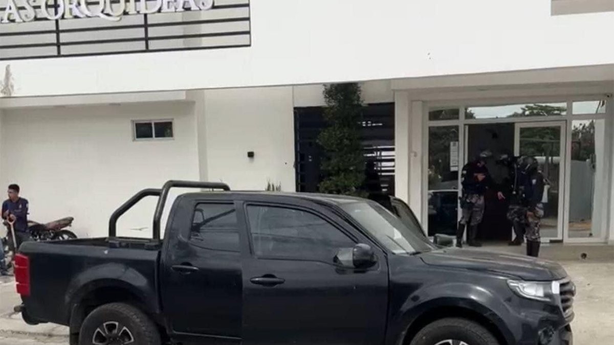 Exteriores del hotel donde se registró el crimen.