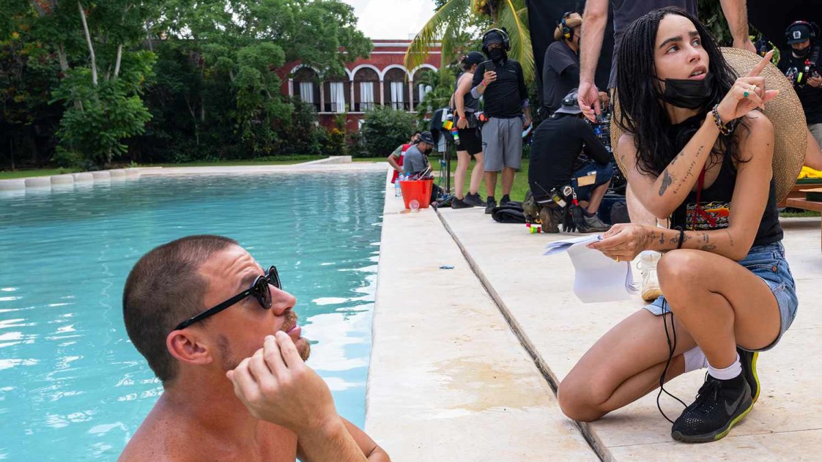 Channing Tatum siendo dirigido por Zoe Kravitz en Blink Twice.