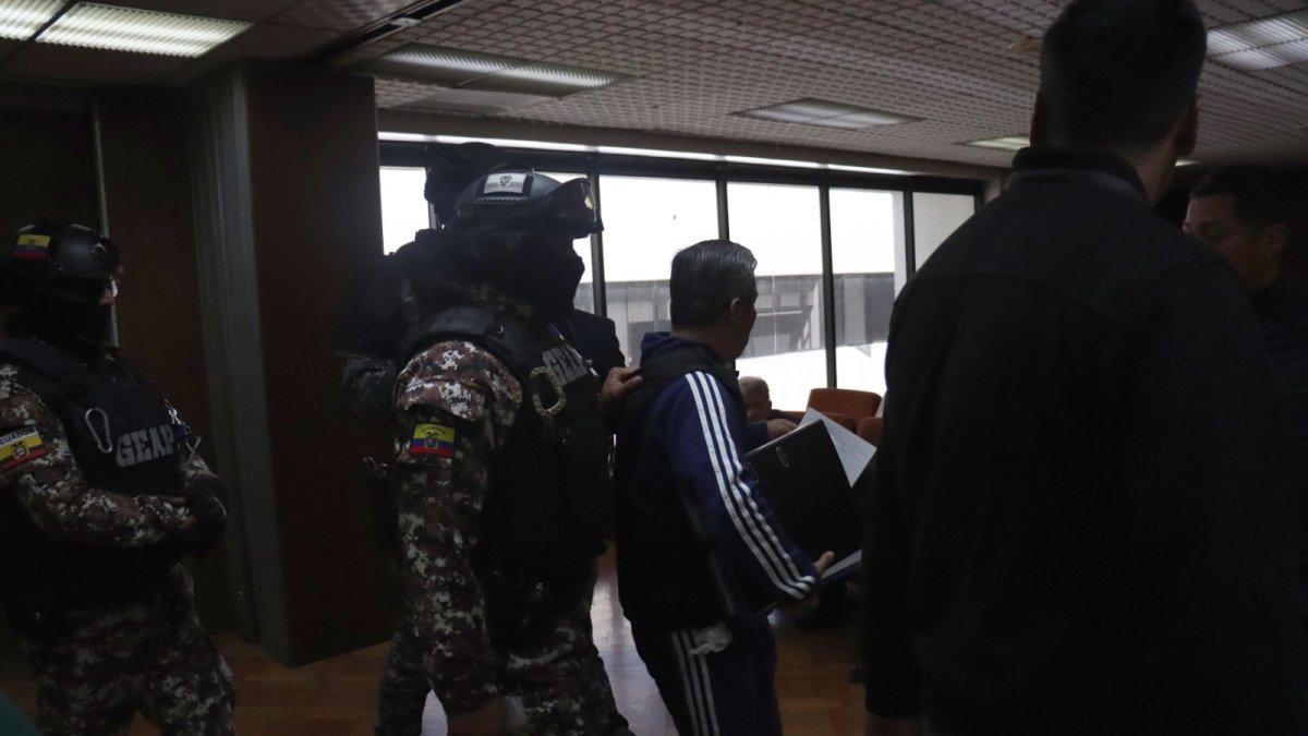 El exjuez Alberto Lino Tumbaco, procesado y testigo en el caso Purga, llegó a la Corte Nacional a dar su testimonio anticipado, este 26 de agosto de 2024.